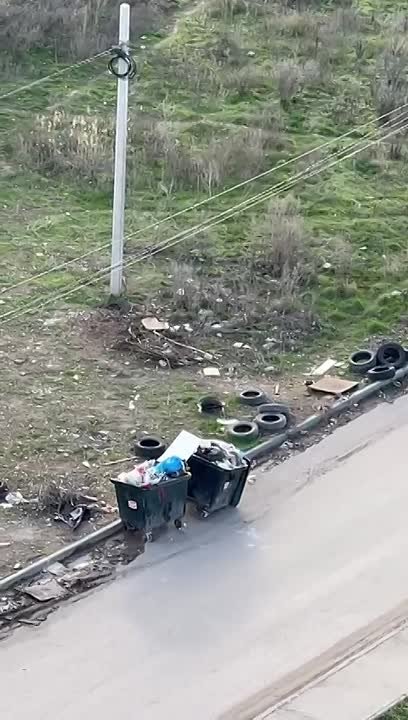 Нам пишут: Стихийная свалка, Краснооктябрьский район, улица Мичурина/Промышленная…. в Волжском, 09.04.2025 в 07:00