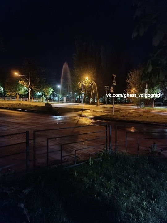 Пешеходный переход к парку им. Гагарина. в Волжском, 25.04.2025 в 23:00