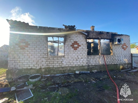 На пожаре в Урюпинском районе погибла девочка-подросток в Волжском, 28.04.2025 в 21:30