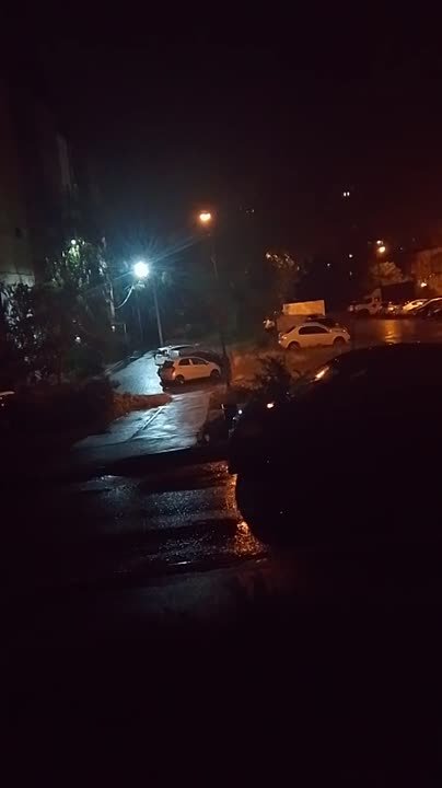 В Советском начинается ураган, с дождём☔️ Как у Вас дела? 😃 в Волжском, 21.05.2025 в 01:00