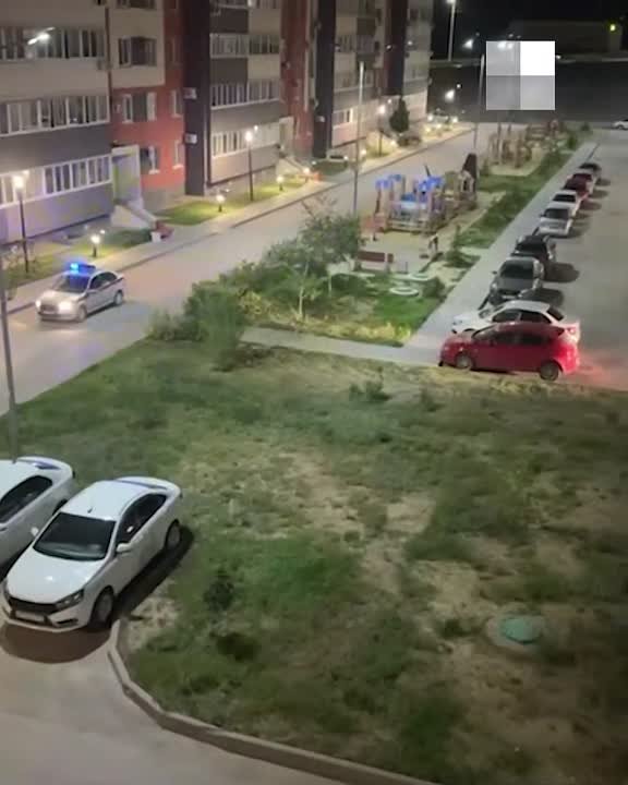 В Волгограде жителей ЖК «Ново-Комарово» в Советском районе разбудила ночная драка с выстрелами. По их словам, на улицу А... в Волжском, 24.05.2025 в 15:30