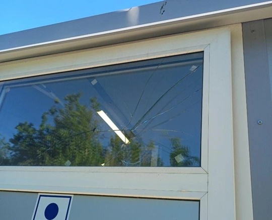 В Комсомольском саду неизвестные вандалы разгромили туалет в Волжском, 29.05.2025 в 21:30