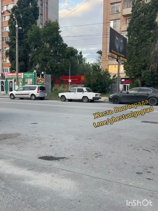 Рано утром в 4:10 начала звенеть сигнализация и до сих пор звонит, на ларьке с продуктами из беларуси, и магнит моя цена... в Волжском, 30.05.2025 в 09:30