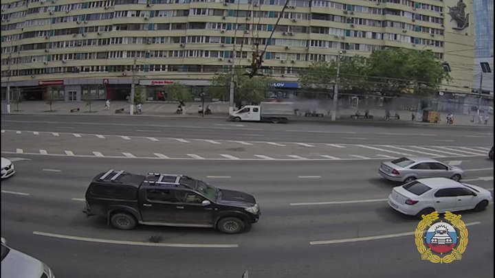 🗣Сотрудники городской Госавтоинспекции обеспечили безопасность дорожного движения на месте возгорания автомобиля в Центр... в Волжском, 30.05.2025 в 19:00
