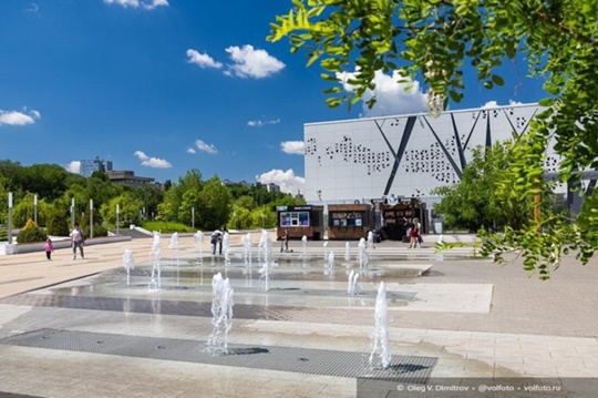 ⛲️Вновь заработал фонтан у музея «Россия — моя история». в Волжском, 01.06.2025 в 15:30