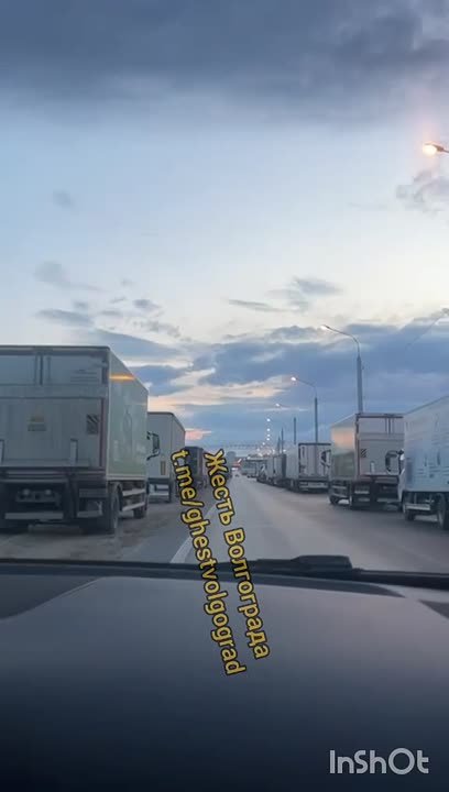 Волгоград застрял в бешенных пробках из-за затора большегрузов! в Волжском, 16.06.2025 в 23:30