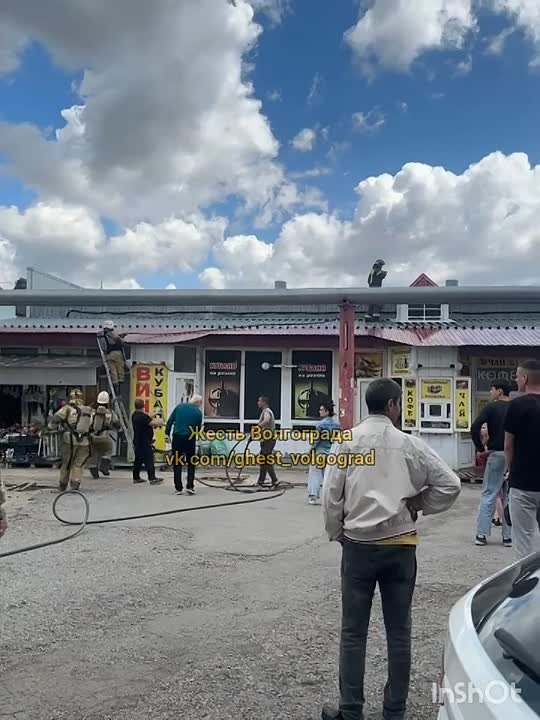 Сегодня горел Качинский рынок, никто не пострадал, как говорят: причина пожара плохая проводка, но не точно. в Волжском, 27.06.2025 в 12:00