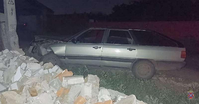 Пьяный волгоградец устроил ДТП на угнанной у собутыльника машине в Волжском, 10.07.2025 в 10:00
