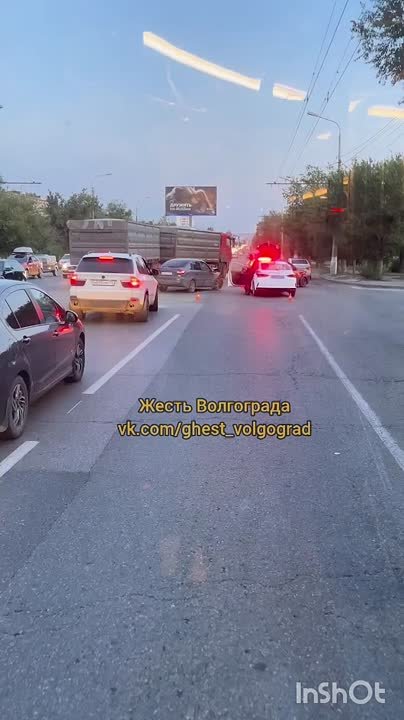 Непонятный замес, за остановкой Руднева. Кировский. в Волжском, 25.07.2025 в 21:30