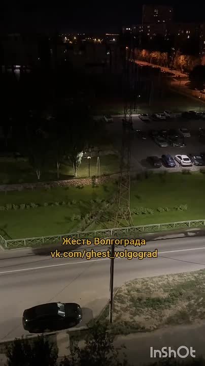 На днях у школы 123, напротив дома Кузнецкая 73, течет уже неделю, звонили много куда, концов не найти, так поливается г... в Волжском, 18.08.2025 в 00:00