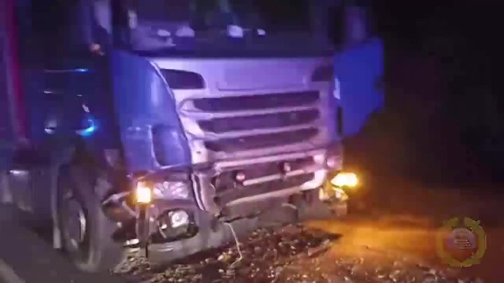 Во Фроловском районе на трассе Москва - Волгоград столкнулись тягач Scania и седан Kia Spectra. Тяжелая фура буквально р... в Волжском, 24.08.2025 в 10:30