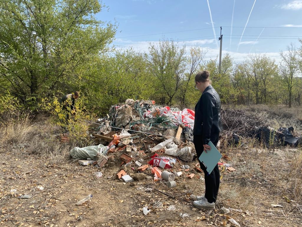 🗣Водитель грузовика заплатит 536 тысяч рублей за свалку в лесополосе в Волжском, 13.09.2025 в 14:30