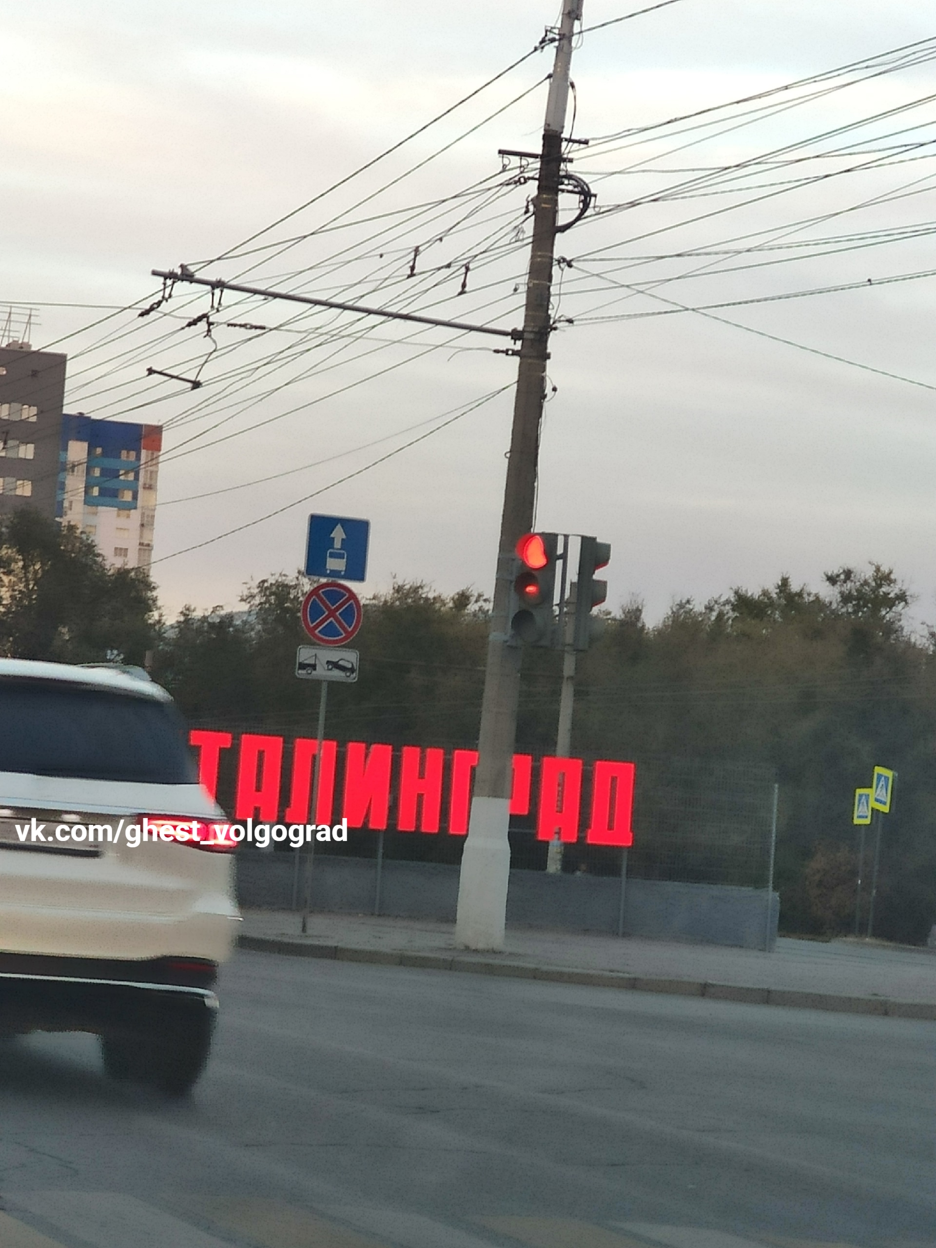 Нам пишут: Просьба урегулировать проблему на перекрёстке пр. Лена и Бакинской. Уже около месяца сворачивая с ул. Бакинск... в Волжском, 07.10.2025 в 18:30