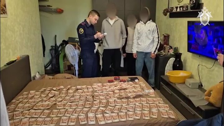 Трое жителей Волгоградской области, в том числе несовершеннолетние, подозреваются в незаконном обороте электронных средс... в Волжском, 09.10.2025 в 16:30