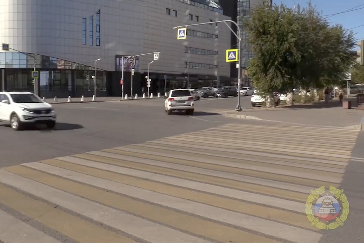 На перекрестке улиц Комсомольская и Советская в Центральном районе Волгограда внедрена новая светофорная схема. Как сооб... в Волжском, 10.10.2025 в 12:30
