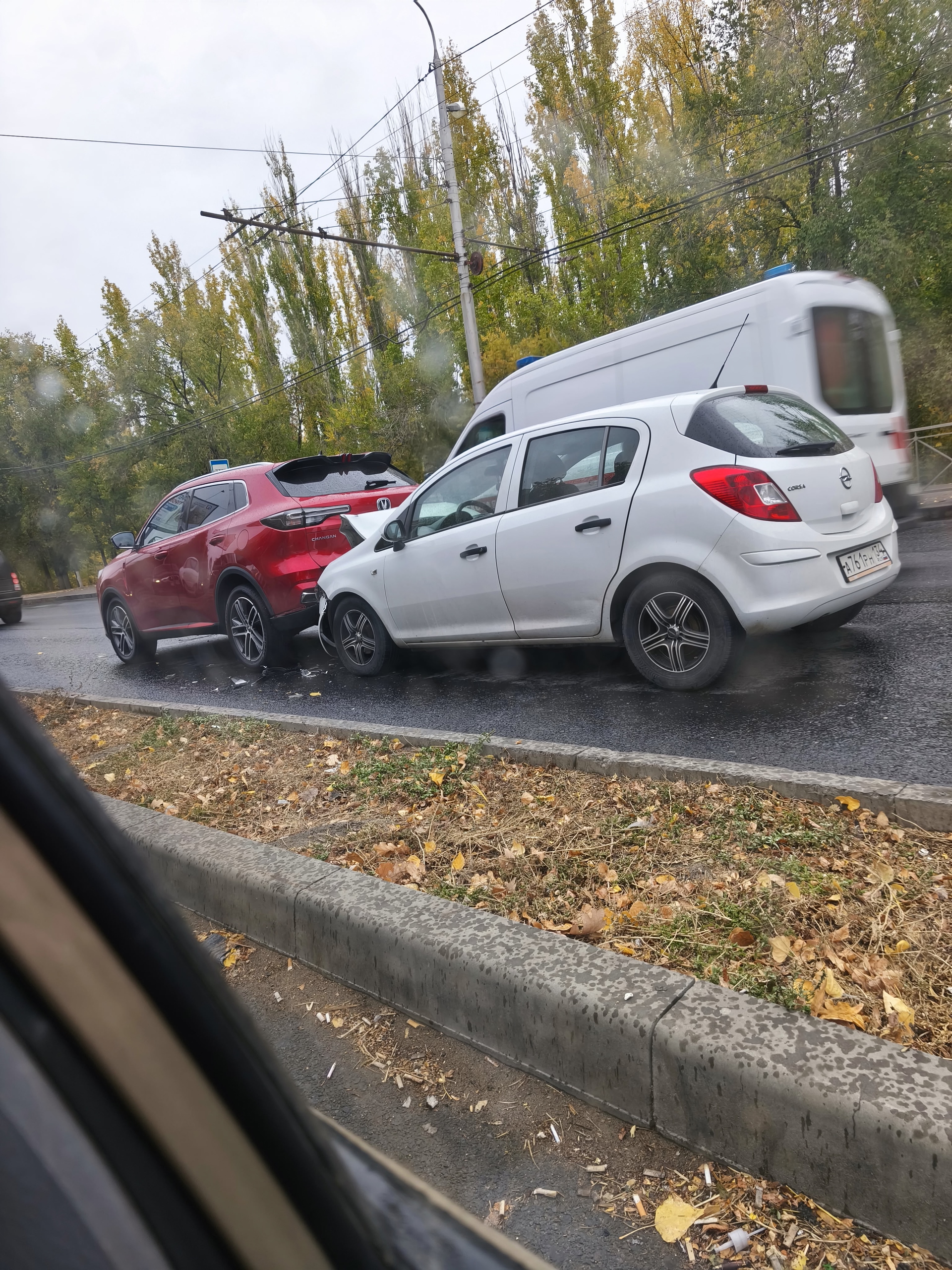 ДТП, Кировский на банке в Волжском, 10.10.2025 в 16:00