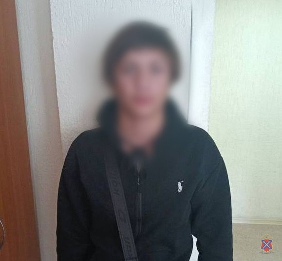 π£Π ΠΠΎΠ»ΠΆΡΠΊΠΎΠΌ ΠΏΠΎΠ»ΠΈΡΠ΅ΠΉΡΠΊΠΈΠ΅ Π·Π°Π΄Π΅ΡΠΆΠ°Π»ΠΈ ΠΏΠΎΠ΄ΠΎΠ·ΡΠ΅Π²Π°Π΅ΠΌΠΎΠ³ΠΎ Π² Π³ΡΠ°Π±Π΅ΠΆΠ΅ Π² ΠΠΎΠ»ΠΆΡΠΊΠΎΠΌ, 24.10.2025 Π² 09:00