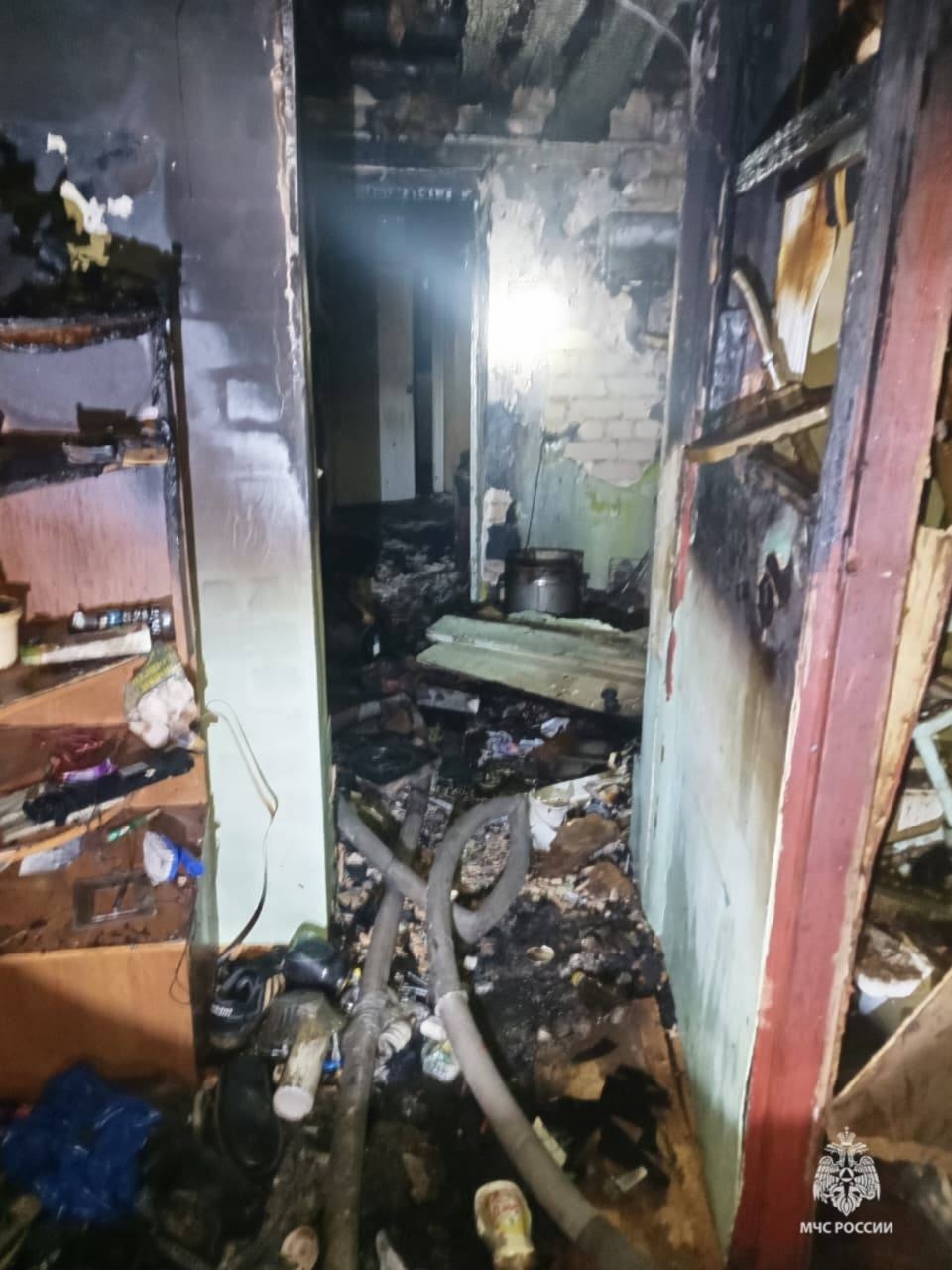 Сегодня ночью в Ворошиловском районе Волгограда произошел пожар в жилом доме. Огонь охватил домашние вещи на 30 квадрата... в Волжском, 01.11.2025 в 21:30