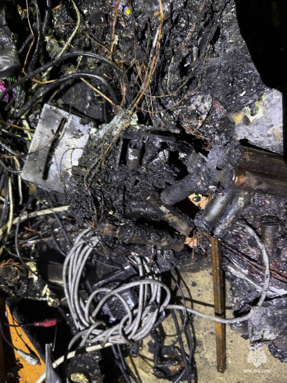 4 ноября в Среднеахтубинском районе в СНТ «Сосновый Бор» огонь охватил домашние вещи в дачном доме на 3 квадратах. К сча... в Волжском, 05.11.2025 в 19:30