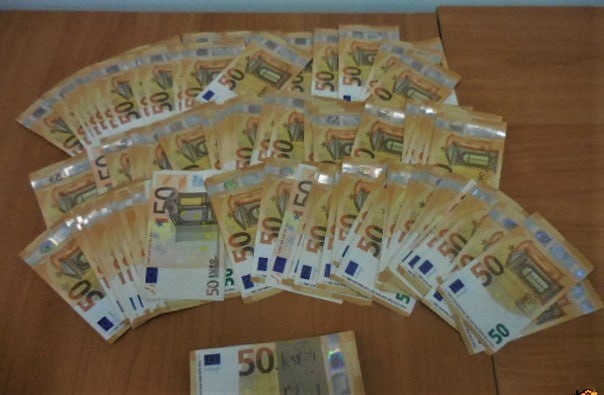 Пассажирка пыталась через аэропорт Волгограда провезти в РФ 10 тысяч евро в Волжском, 13.11.2025 в 19:00