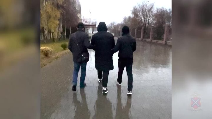 Оперативниками задержан очередной подозреваемый в незаконном обороте порнографических материалов в Волжском, 17.11.2025 в 14:30