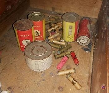 Житель хутора хранил порох в ящиках шкафа и комода  в Волжском, 18.11.2025 в 08:30