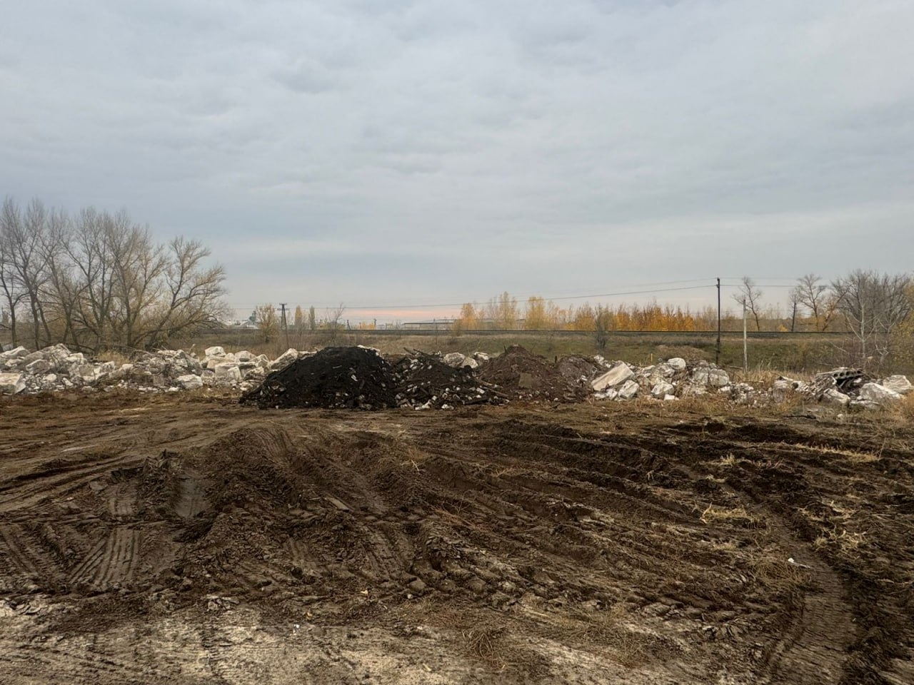 Жителю Новоаннинского района выставили штраф в 3,8 млн рублей за свалку в Волжском, 20.11.2025 в 16:30