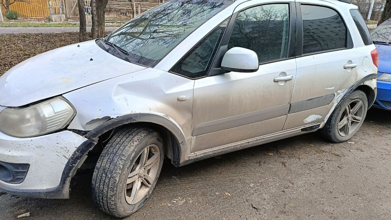 Нам пишут: Ночью 22.11.2025 по улице Титова 52, примерно в 3-30 повредили машину. Виновники были на серебристой машине, ... в Волжском, 24.11.2025 в 08:00