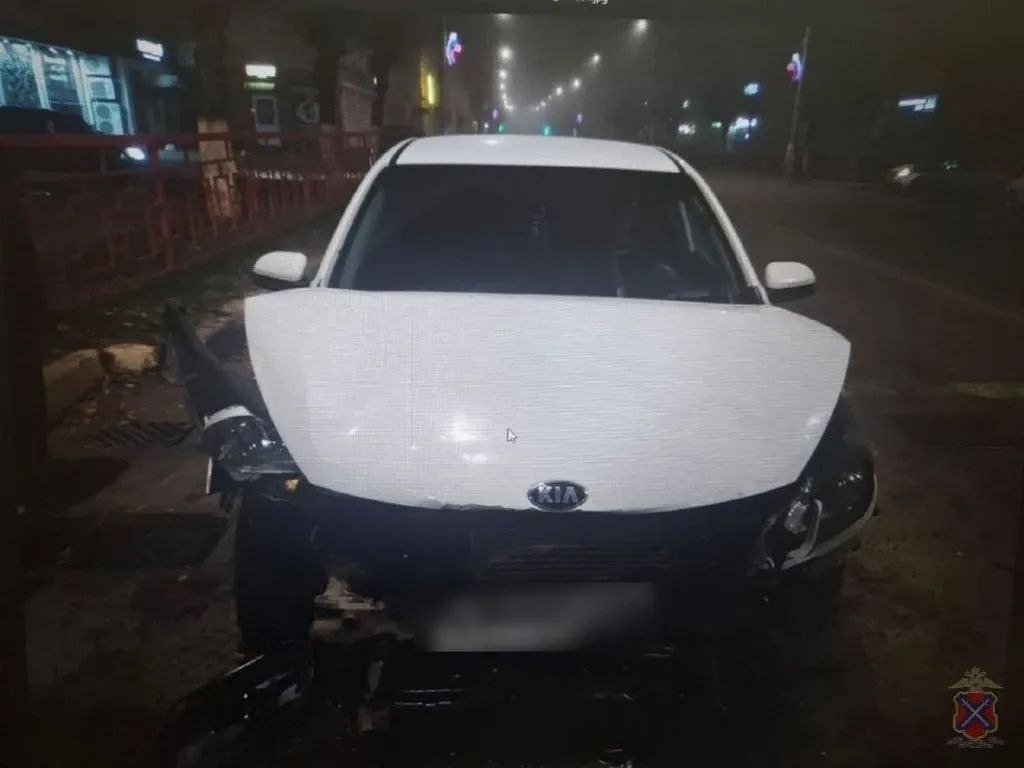 ️В Камышинском районе полицейские задержали подозреваемую в угоне автомобиля в Волжском, 24.11.2025 в 19:30