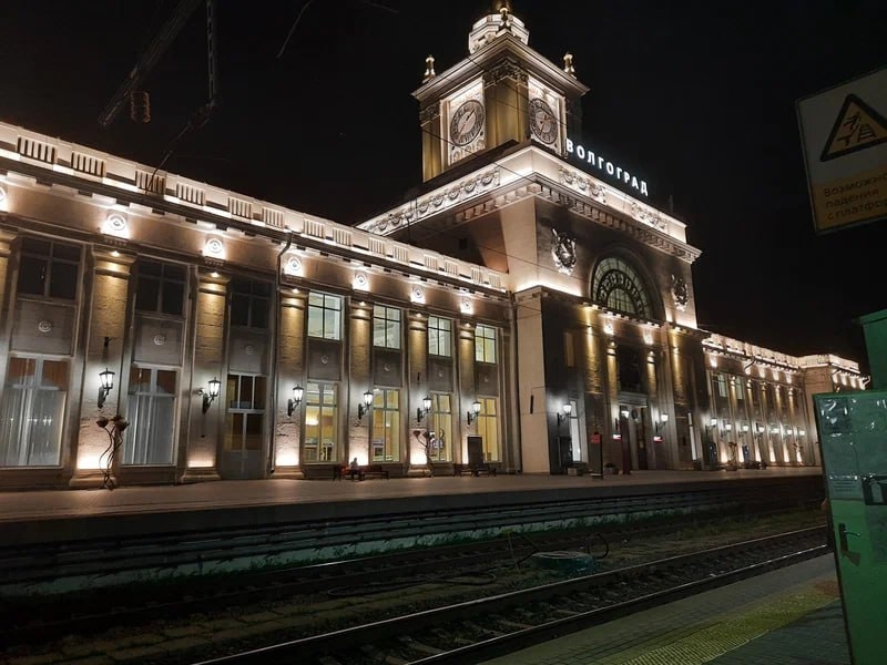 На волгоградском вокзале пассажир поезда украл портмоне у уборщика в Волжском, 28.11.2025 в 11:30