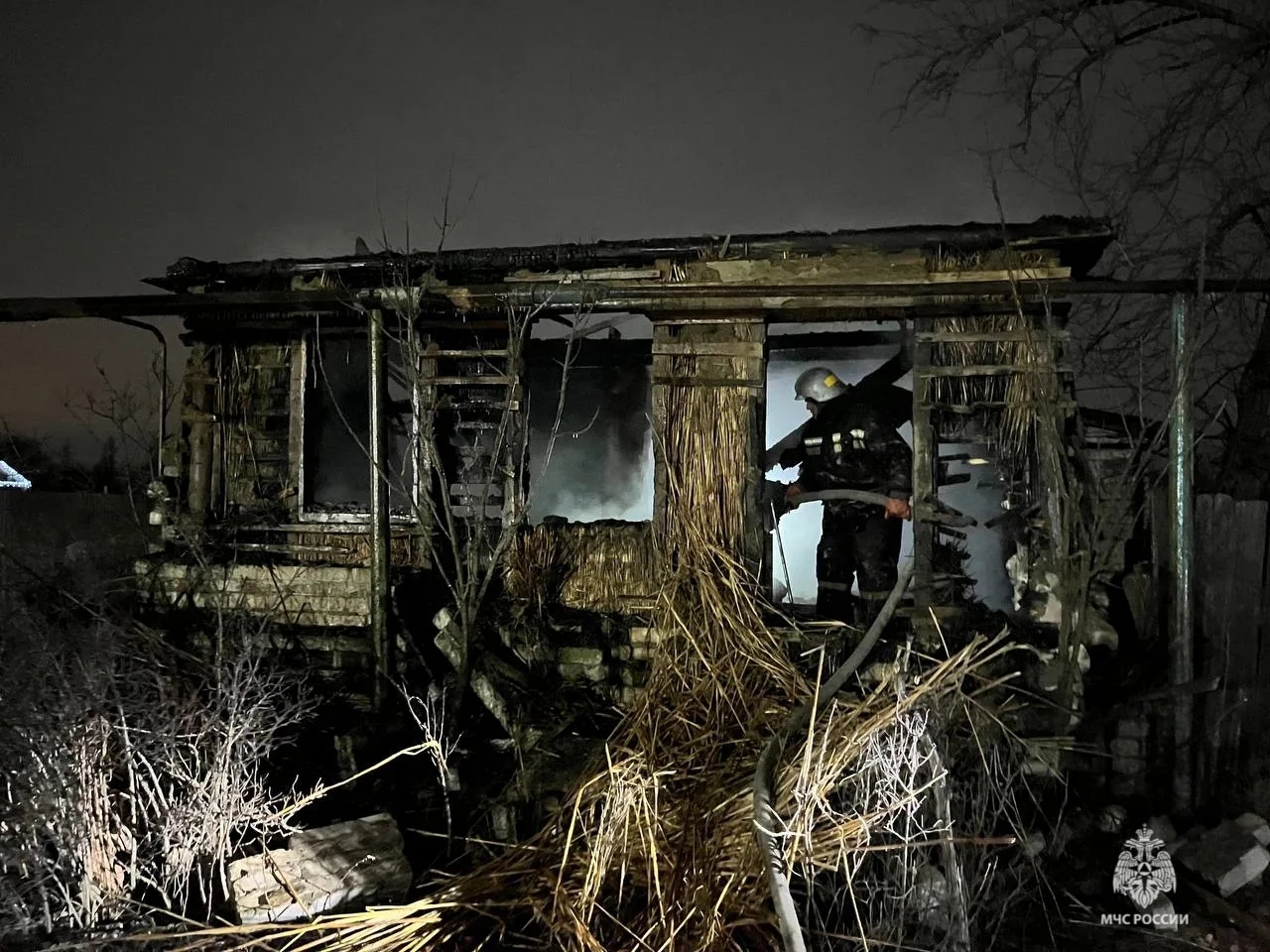 В Волгоградской области пожар унес жизни женщины  в Волжском, 03.01.2026 в 19:00