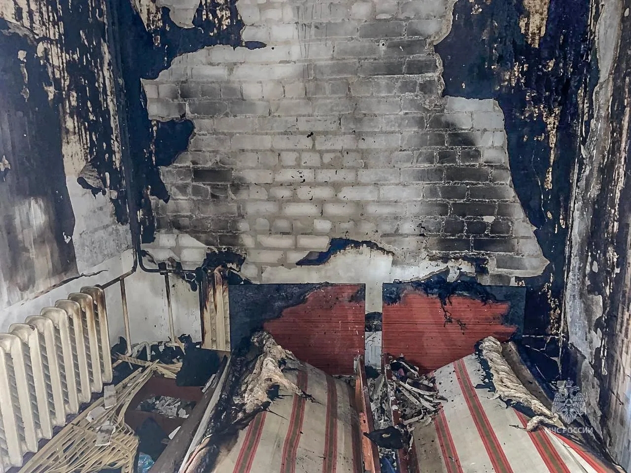 Волгограде пенсионер решил согреть воду и оставил без присмотра включенный электрокипятильник в стакане. в Волжском, 13.01.2026 в 18:30