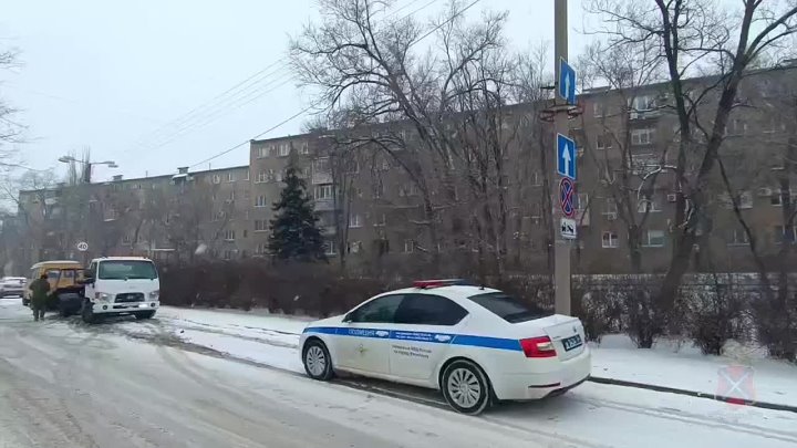 Сотрудники Госавтоинспекции города Волжского профилактируют нарушения правил остановки и стоянки транспортных средств в Волжском, 23.01.2026 в 13:30