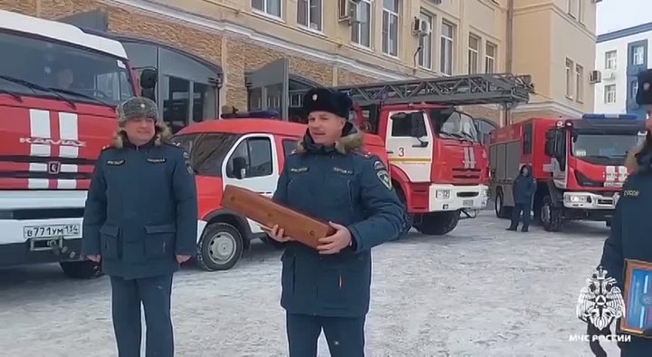 В Волгограде символично проводили на пенсию сотрудника МЧС, который служил более 27 лет  в Волжском, 24.01.2026 в 12:30