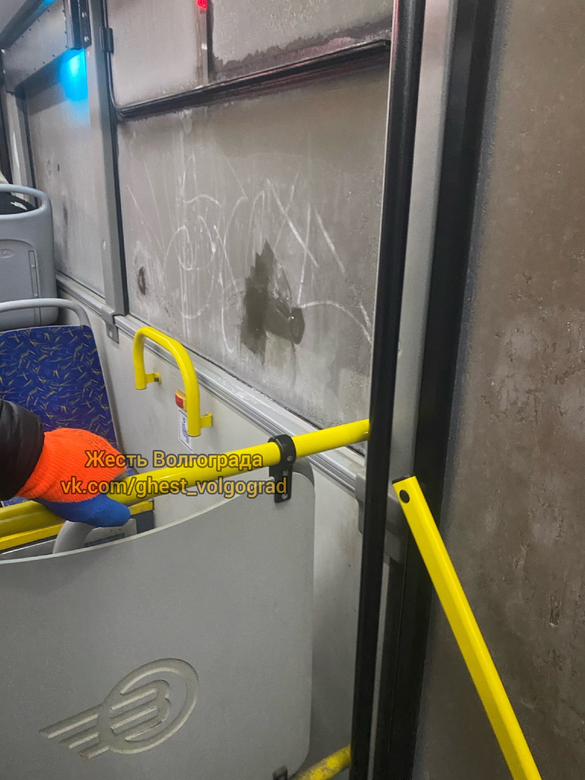 Нам пишут: 55 автобус Волгоград, автобусы не отапливают. На улице -18, а в автобусе градуса 2 не больше, на сиденье сест... в Волжском, 26.01.2026 в 18:30