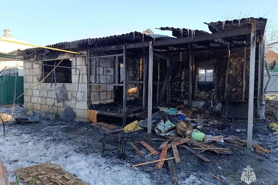 Огонь унес жизни двух пенсионеров в пожаре под Волгоградом в Волжском, 27.01.2026 в 10:00