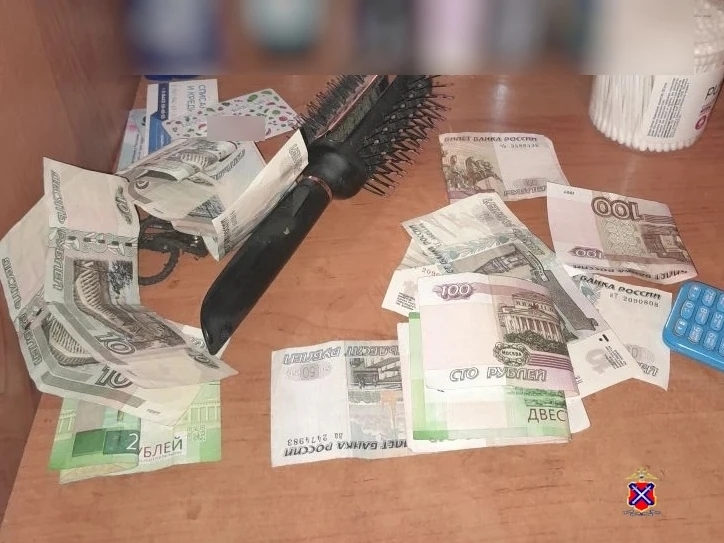 Полицейские Еланского района г. Волгограда установили подозреваемого в краже денег у приятеля в Волжском, 19.02.2026 в 12:30