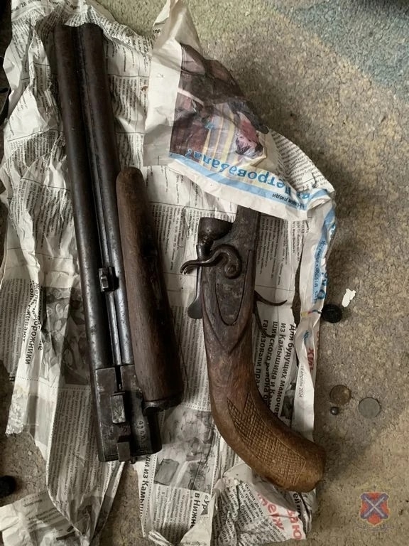 Арсенал и 5 кг наркотиков: волгоградские полицейские задержали местного жителя в Волжском, 03.03.2026 в 18:30