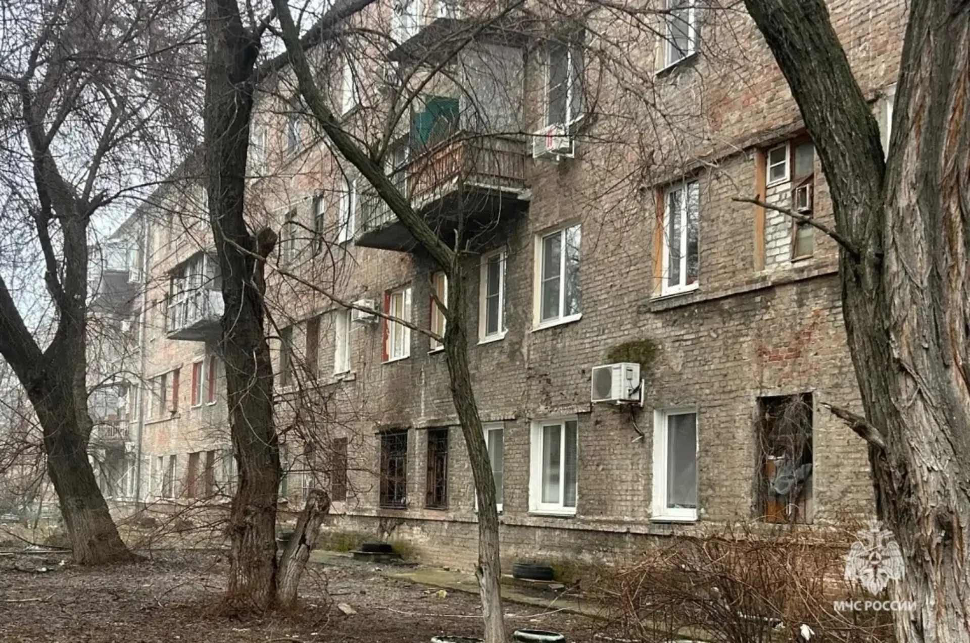 В Тракторозаводском районе Волгограда пожарные спасли женщину при пожаре. в Волжском, 19.03.2026 в 19:00