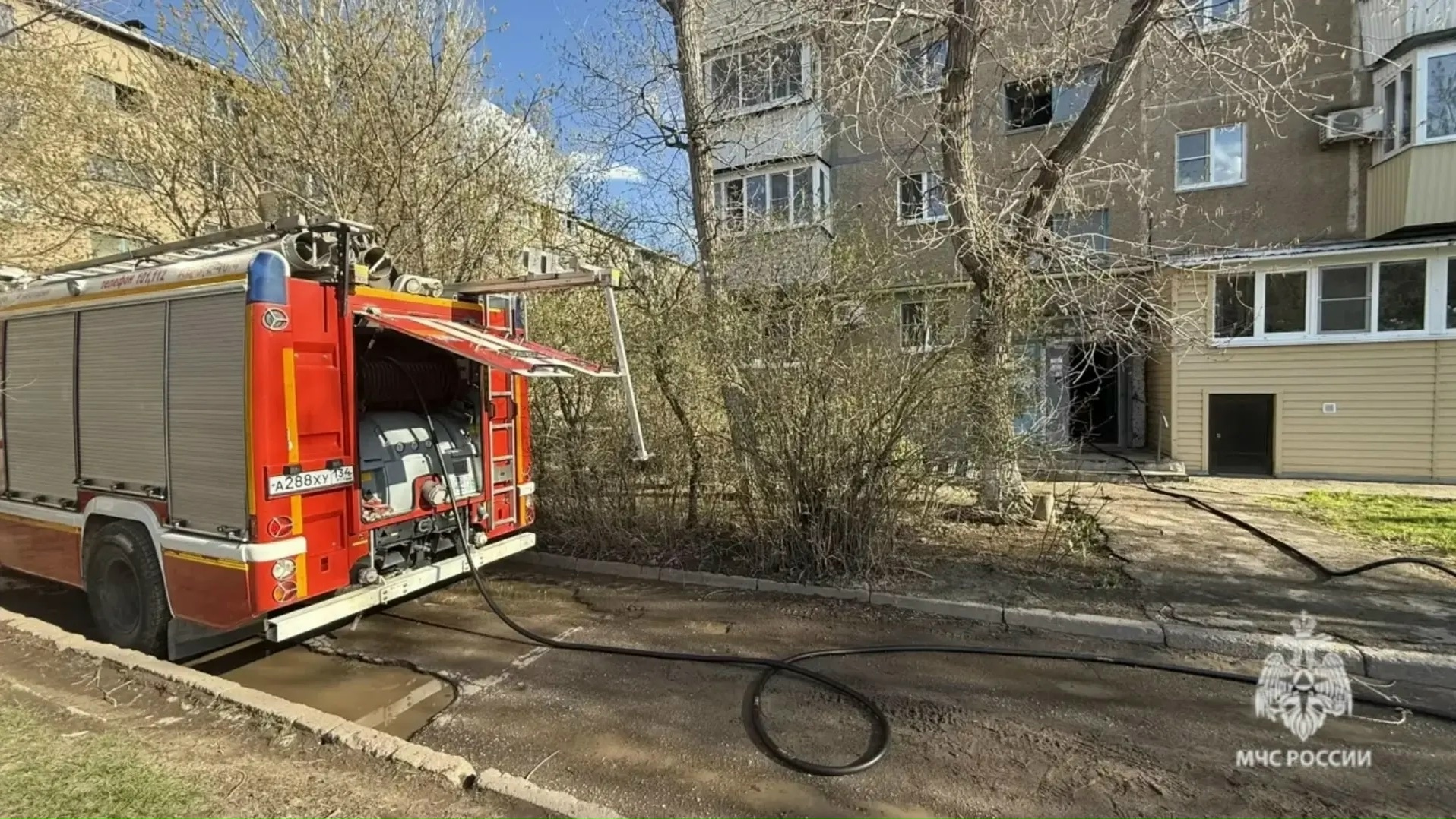❗Сегодня в 14:53 от очевидцев поступило сообщение о пожаре в квартире, расположенной на втором этаже многоквартирного пя... в Волжском, 09.04.2026 в 22:30