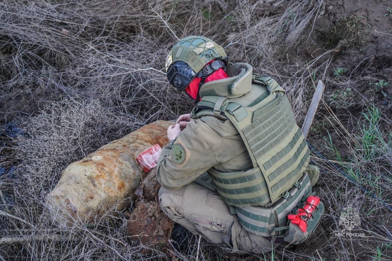 Сапёры МЧС России уничтожили две авиабомбы в Волгоградской области. в Волжском, 10.04.2026 в 22:30